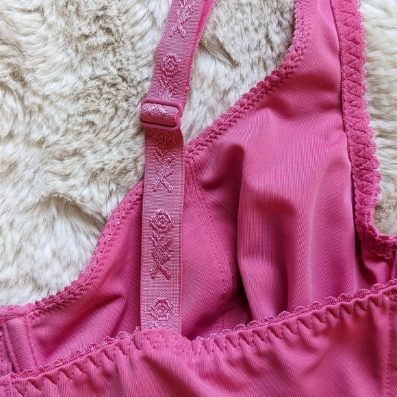 2/$25 Vintage Pink Padless Bra with Lace - Picture 3 of 4